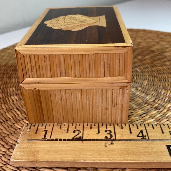 Vintage Mid Century Modern Sea Sea Shell Inlayed Jewelry Trinket Box - Picture 9 of 10